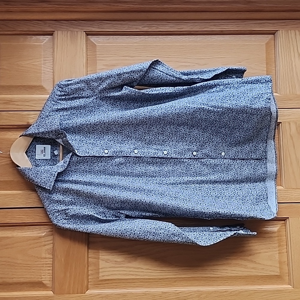 Ben Sherman size Medium button down long sleeve dress shirt